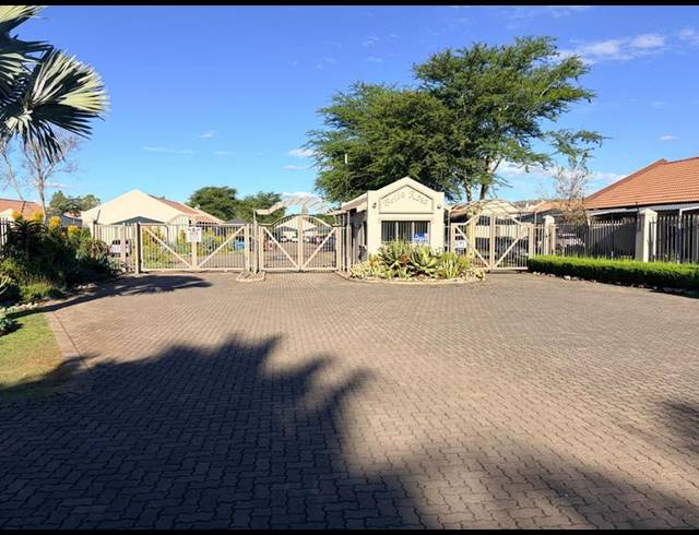 2 BEDROOM TOWNHOUSE FOR SALE IN ELDORETTE